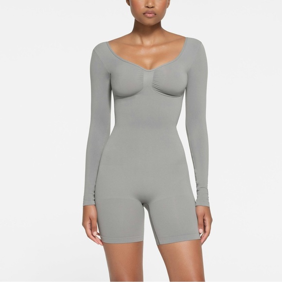 SKIMS Tops - 🩶NEW SKIMS SEAMLESS SCULPT LONG SLEEVE LOW BACK MID THIGH BODYSUIT IN PACIFIC L